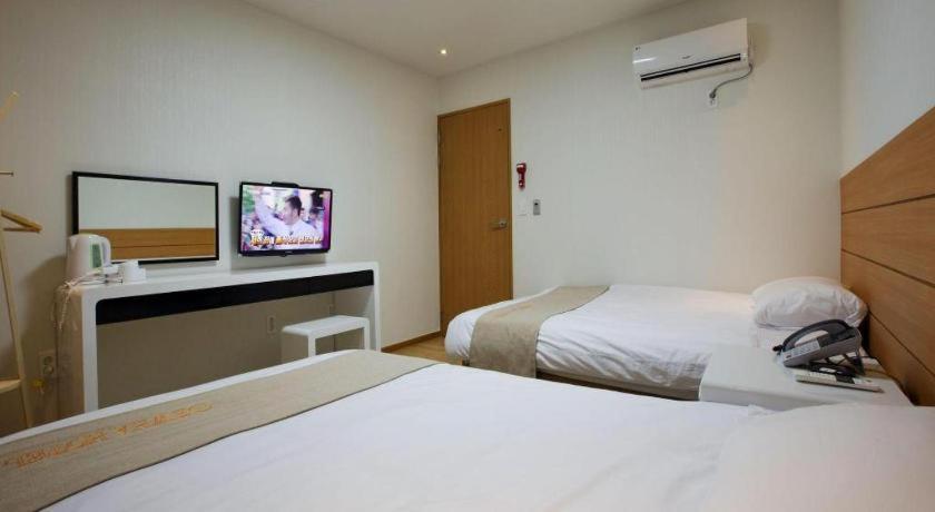 Ewha Hotel Jeju Exterior photo