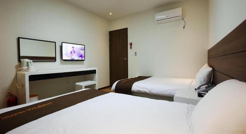 Ewha Hotel Jeju Exterior photo