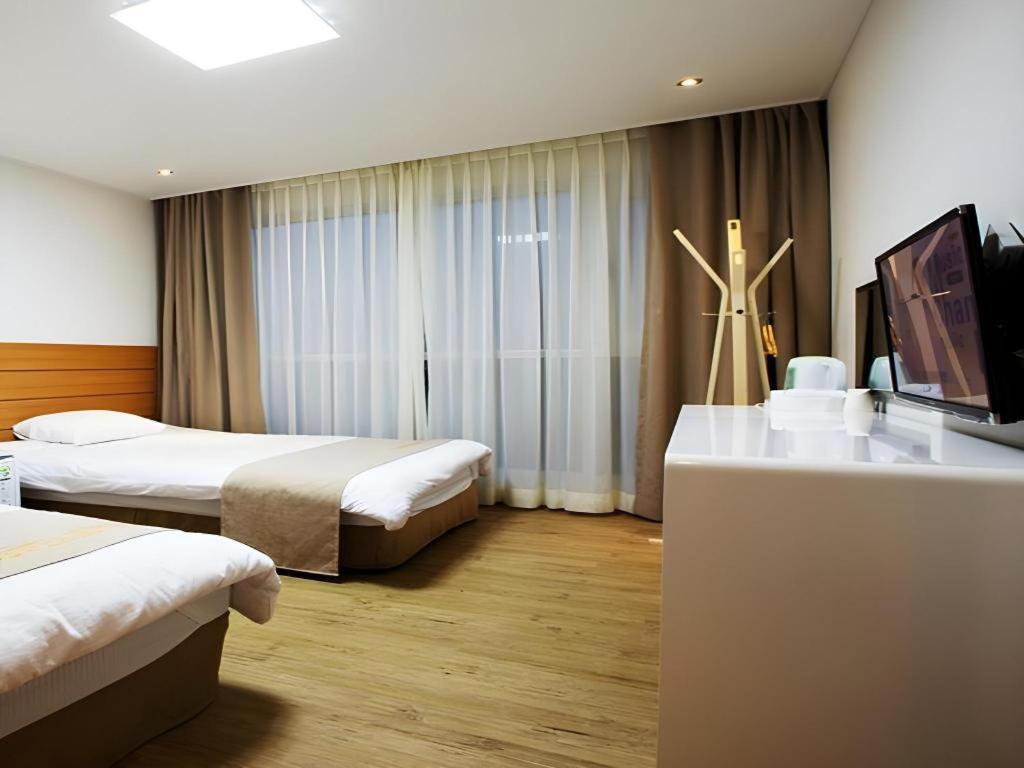 Ewha Hotel Jeju Exterior photo